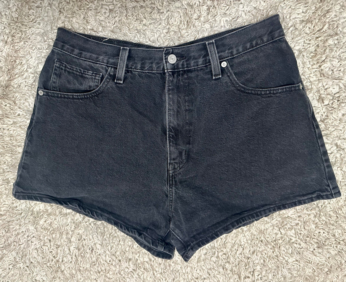 Black High Waisted Mom Levi Shorts, Size 32