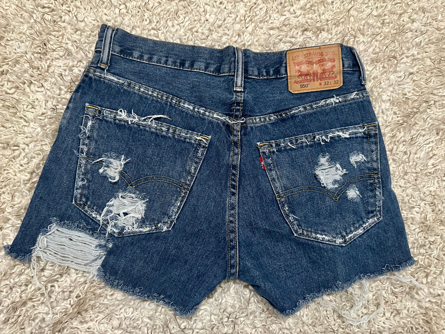 Distressed Levi's 550, Size 32