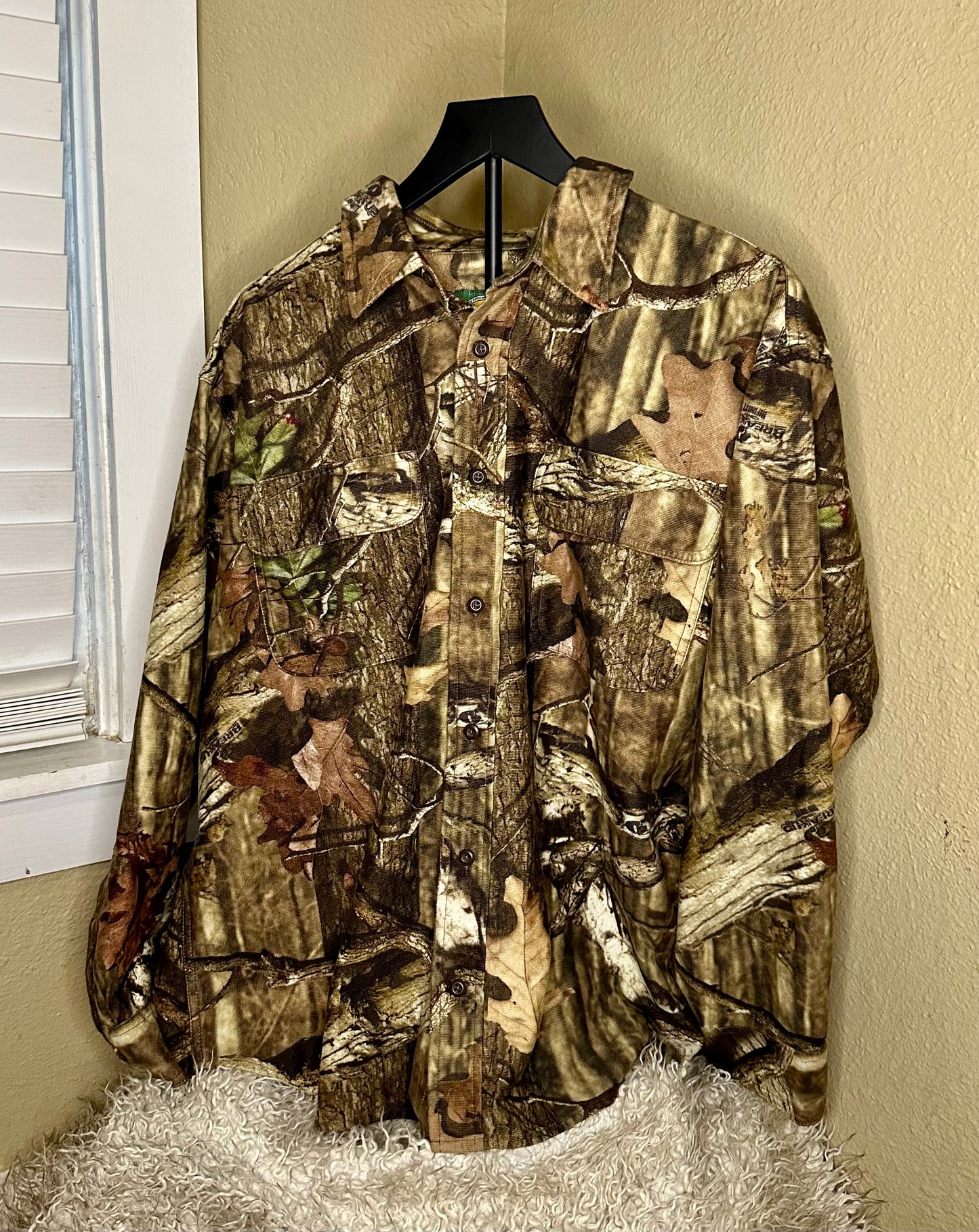 Cabela's Camo Button Up, Size Large