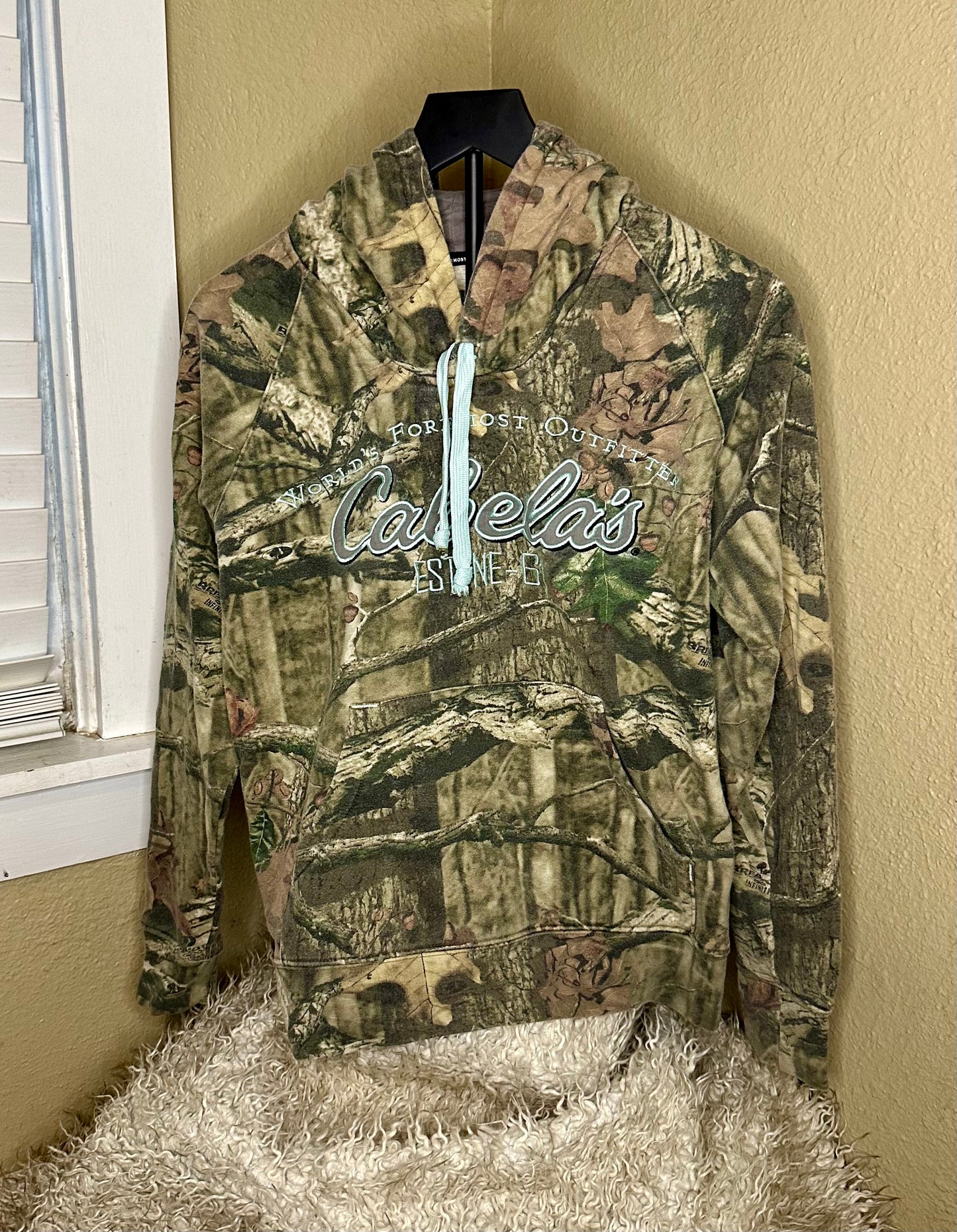 Cabela's Hoodie, Size Small