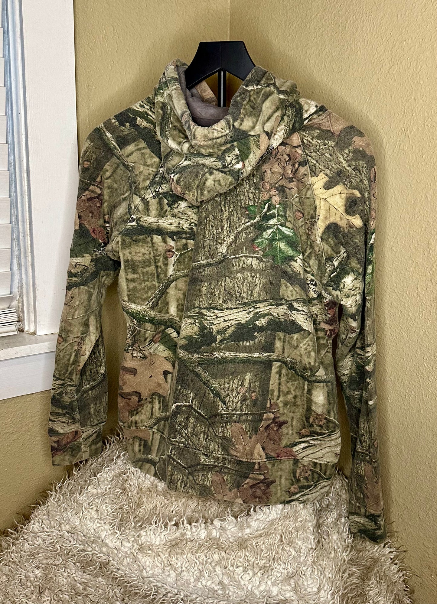 Cabela's Hoodie, Size Small