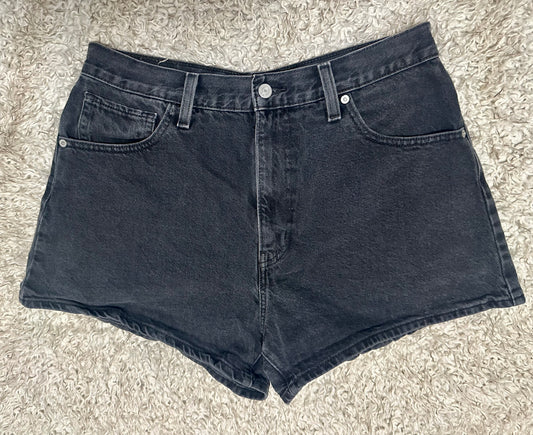Black High Waisted Mom Levi Shorts, Size 32